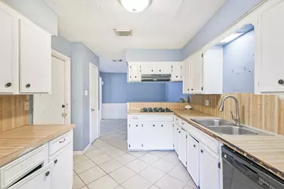 2718 Tinechester Drive, Houston, TX 77339 - Photo 10