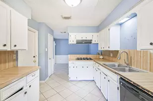 2718 Tinechester Dr, Houston, TX 77339 - Photo 10