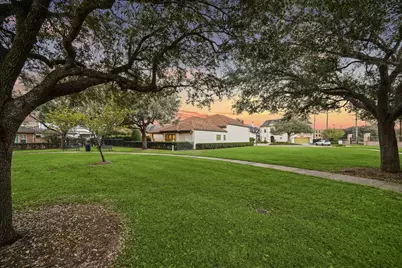 15307 Oyster Creek Lane, Sugar Land, TX 77478 - Photo 28