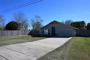 1220 Fairground Ln, Angleton, TX 77515 - Photo 2