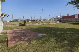 6113 Ave Q 1/2, Galveston, TX 77551 - Photo 26