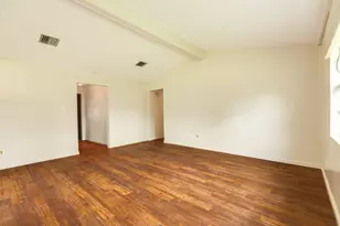 8407 Tavenor Ln, Houston, TX 77075 - Photo 12