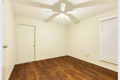 8407 Tavenor Lane, Houston, TX 77075 - Photo 16