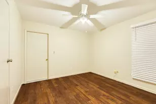 8407 Tavenor Ln, Houston, TX 77075 - Photo 16