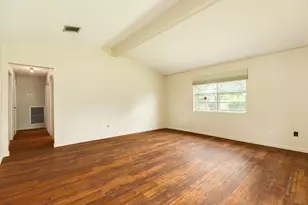 8407 Tavenor Ln, Houston, TX 77075 - Photo 10