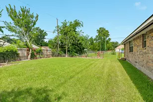 8407 Tavenor Ln, Houston, TX 77075 - Photo 2