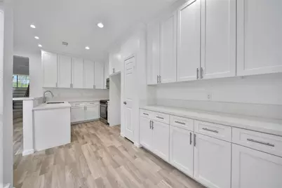 712 Country Place Drive #D, Houston, TX 77079 - Photo 8