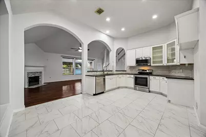 11522 Whittier Bridge Lane, Sugar Land, TX 77498 - Photo 4