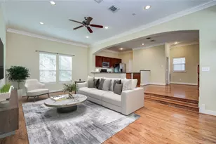 1138 W 26th St, Houston, TX 77008 - Photo 2