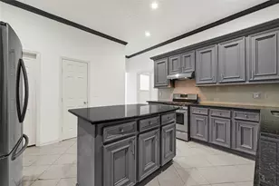 10535 Emnora Ln, Houston, TX 77043 - Photo 6
