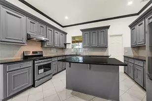 10535 Emnora Ln, Houston, TX 77043 - Photo 10