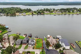 243 Clear Water St E, Montgomery, TX 77356 - Photo 2