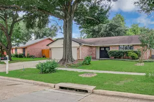 11223 Voltaire Dr, Houston, TX 77065 - Photo 2
