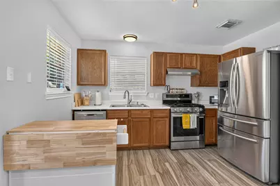 8302 Sanford Street, Baytown, TX 77521 - Photo 6
