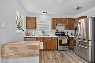 8302 Sanford St, Baytown, TX 77521 - Photo 6