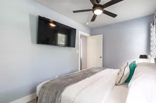 1919 Lombardy St, Houston, TX 77023 - Photo 8