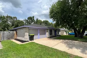 9587 Sutter Park Ln, Houston, TX 77086 - Photo 2
