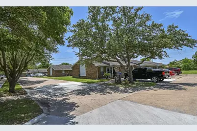 1800 Avenue H, Bay City, TX 77414 - Photo 4