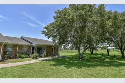 1800 Avenue H, Bay City, TX 77414 - Photo 2