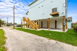 3211 Avenue K, Galveston, TX 77550 - Photo 34
