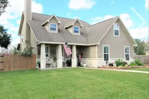 2512 Avenue E, Bay City, TX 77414 - Photo 2