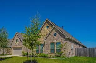 11903 Oakwood Dr, Mont Belvieu, TX 77535 - Photo 2