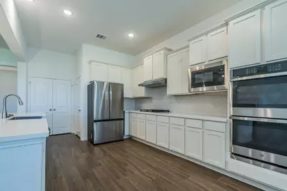 11903 Oakwood Dr, Mont Belvieu, TX 77535 - Photo 10