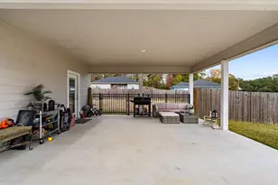 413 E Spruce St, Huntington, TX 75949 - Photo 32