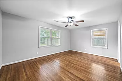 5606 Warm Springs Road, Houston, TX 77035 - Photo 16