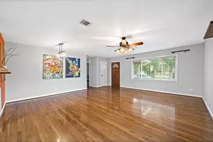 5606 Warm Springs Rd, Houston, TX 77035 - Photo 6