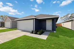 12922 Ami and Tami Pl, Houston, TX 77048 - Photo 2