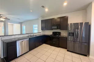 1038 Cash St, Alvin, TX 77511 - Photo 2