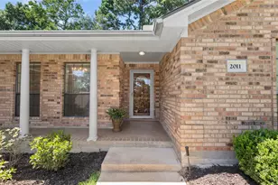 2011 Wickersham Dr, Huntsville, TX 77340 - Photo 2
