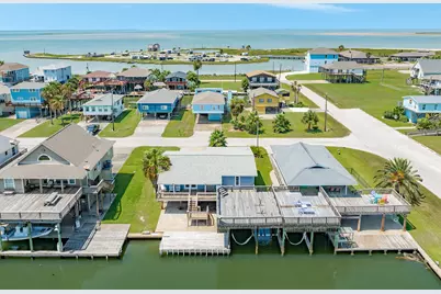 207 Galleon, Freeport, TX 77541 - Photo 4