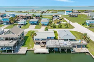 207 Galleon, Freeport, TX 77541 - Photo 4