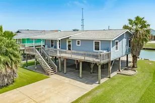 207 Galleon, Freeport, TX 77541 - Photo 2
