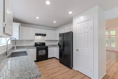 34 E Trillium Circle, The Woodlands, TX 77381 - Photo 12