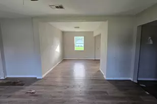 406 San Jacinto St, La Porte, TX 77571 - Photo 2