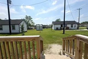 405 N Erskine St, Angleton, TX 77515 - Photo 12