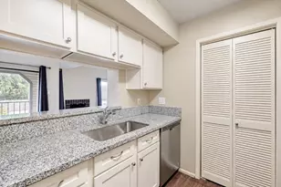 2025 Augusta Dr, Houston, TX 77057 - Photo 8