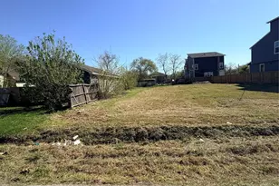 5004 Higgins St, Houston, TX 77033 - Photo 2