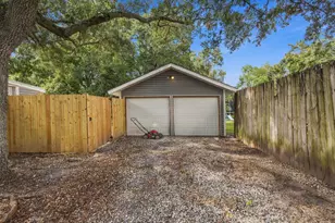 140 9th Ave, Nederland, TX 77627 - Photo 2
