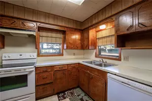 146 S Reynolds St, La Grange, TX 78945 - Photo 10