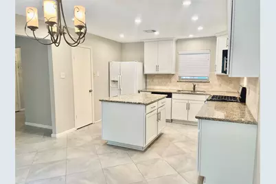 13 Maywind Court, The Woodlands, TX 77381 - Photo 4