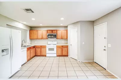 914 Eagles Glide Drive, Houston, TX 77090 - Photo 8