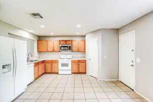 914 Eagles Glide Dr, Houston, TX 77090 - Photo 8