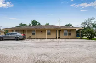 8430 Round Rock Dr, Houston, TX 77049 - Photo 4