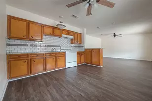 8430 Round Rock Dr, Houston, TX 77049 - Photo 16