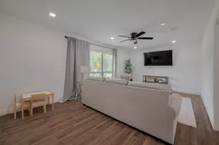 8057 Ridgeview Dr, Houston, TX 77055 - Photo 8