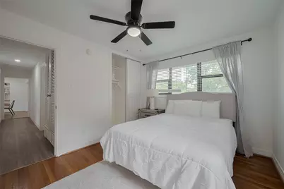 8057 Ridgeview Drive, Houston, TX 77055 - Photo 24